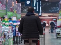 GORIVO SKUPLJE, HRANA SKUPLJA: Ekonomisti upozoravaju da lančani efekat već udara na police u trgovinama (VIDEO)