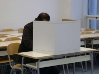 BURNO U SRBIJI: Lokalne izbore u 10 općina prate napetosti, incidenti i tučnjave