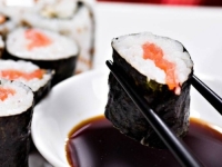 U JAPANU JE I TO MOGUĆE: Uhapšen jer je pio iz flaše...