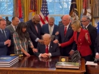 VJERA SPOJENA SA DRŽAVOM: Pastori iz cijelog SAD-a položili ruke na Trumpa i molili za vojnike (VIDEO)