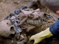 EKSHUMACIJA NA KUPRESU: Pronađeni fragmenti kostiju i dijelovi odjeće