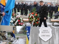 OSJEĆAJ TUGE I PONOSA NA NJEGOVU HRABROST: U Tuzli otkriveno spomen-obilježje tragično stradalom policajcu Samiru Mustafiću