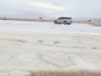 NEVJEROVATNI PRIZORI: U Emiratima padao snažan grad, pustinju prekrio led (VIDEO)