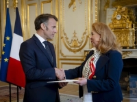 AMBASADORICA LONČAR U JELISEJSKOJ PALAČI: Predsjedniku Francuske poklonila knjigu 'Heroji Mostara'