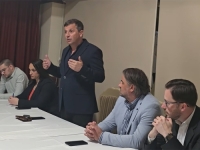 BURNO U BRČKOM: Na tribini stranke Nebojše Vukanovića poslana poruka Aleksandru Vučiću...