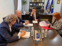 VLADA FBiH DALA 85 MILIONA SARAJEVU I MOSTARU, UKC TUZLA OSTAO PRAZNIH RUKU: Nikšić nije objasnio zašto je najveći zdravstveni centar TK izostavljen, a pacijenti čekaju u redu