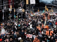 RAT, POSKUPLJENJA I IMIGRACIJA: Masovni protesti u američkim gradovima protiv 'wannabe kralja i njegove svite'