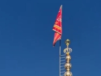 IRAN PODIGAO CRVENU ZASTAVU NA DŽAMIJI: Znak osvete za ubistvo vrhovnog vođe?! (VIDEO)