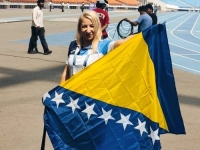 ŽELJKA PONOSNO NOSI ZASTAVU BiH: Šandrk predstavlja svoju zemlju na jednom od najvažnijih mitinga...