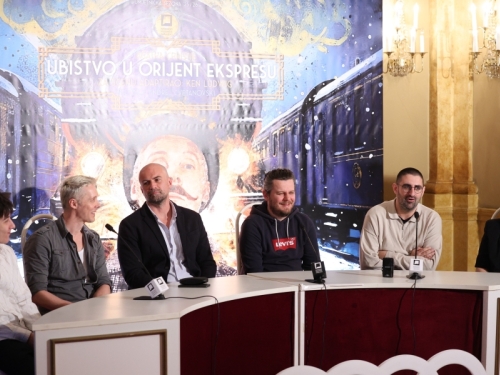 'SB' NA PRESS KONFERECIJI POVODOM PREMIJERE PREDSTAVE 'UBISTVO U ORIJENT EKSPRESU': 'Klasik krimi literature' na sceni NPS (FOTO)