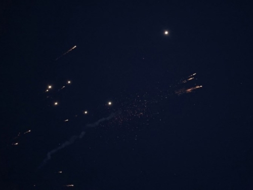 GORI NEBO IZNAD TEL AVIVA: Počela iranska operacija 'Istinsko obećanje 4', stotine projektila paraju oblake