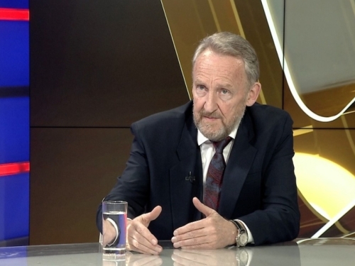 'BOSNA JE NA STOLU, A MI NE SJEDIMO ZA NJIM': Izetbegović upozorio da se o sudbini BiH odlučuje bez Bošnjaka i najavio da zna šta se sprema u Banjoj Luci (VIDEO)