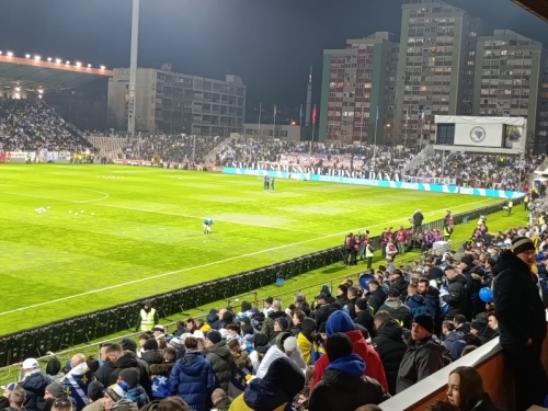 POGLEDAJTE ATMOSFERU S BILINOG POLJA: Sve je proključalo, Zmajevi imaju ogromnu podršku (FOTO + VIDEO)