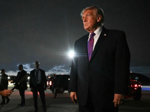 OČAJNIČKI POZIV: Trump prijeti, a velesila mu ne želi ni odgovoriti; Sad je povukao još jadniji potez