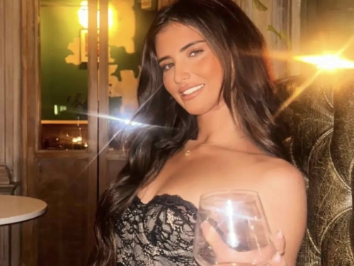 PRIJETI JOJ ZATVOR: Influencerica problijedila kada su joj na aerodromu otvorili torbu...