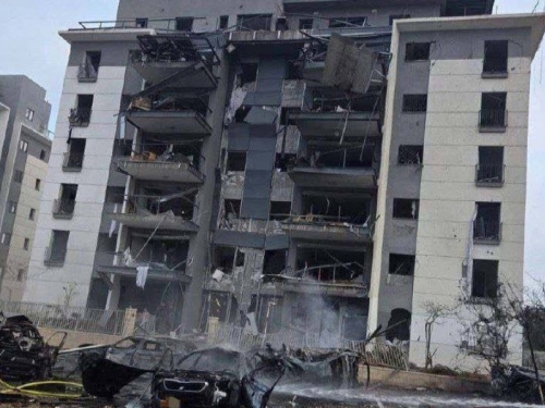 DRAMATIČNA NOĆ NA BLISKOM ISTOKU: Iran raketirao Eliat na jugu Izraela, najmanje 10 zgrada oštećeno (VIDEO)