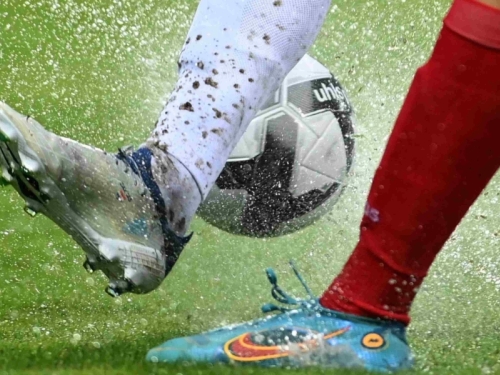 SRUŠIO SE NA POLUVREMENU: Mladi nogometaš preminuo od srčanog udara...