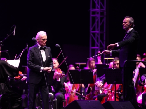 KONCERT ZA PAMĆENJE: Jose Careras uz pratnju Sarajevske filharmonije oduševio pobliku