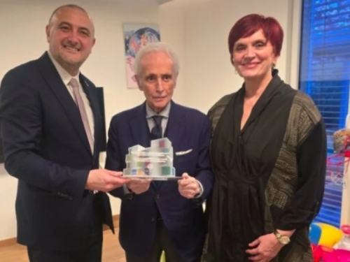 SVJETSKA ZVIJEZDA U RODITELJSKOJ KUĆI: Carreras proveo vrijeme s djecom