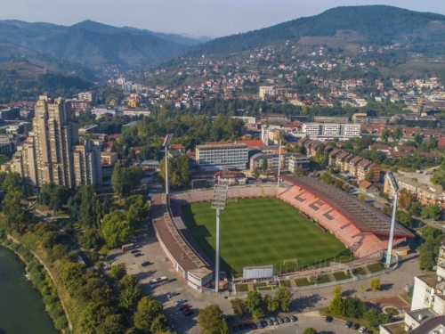 VIRALAN OGLAS NA INTERNETU: Iznajmljuje balkon za gledanje utakmice na Bilinom polju...