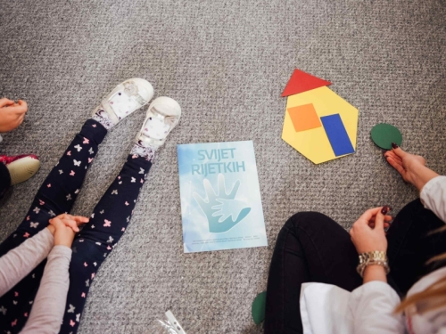 RODITELJI TREBAJU POMOĆ, ALI ONA NE DOLAZI: Institucije šute dok djeca oboljela od Dišena nepovratno gube mišiće