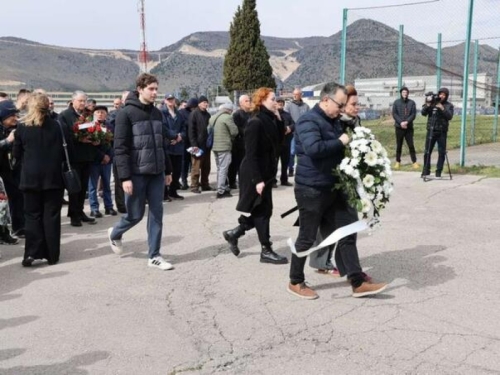 U ORGANIZACIJI UDRUŽENJA LOGORAŠA: Obilježena 32. godišnjica zatvaranja logora 'Heliodrom' u Mostaru (FOTO)