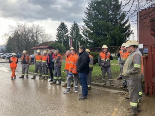 PROIZVODNJA ZAUSTAVLJENA: Radnici Nove Ljubije počeli štrajk glađu