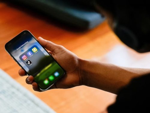 TRI MJESECA KASNIJE: Ankete pokazuju prve efekte zabrane društvenih mreža za djecu u Australiji