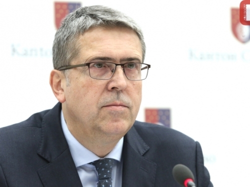 VIJEĆNIK SDA NAJAVLJUJE: 'Tražit ćemo da se ponovo bira gradonačelnik, Sarajevo ne zaslužuje Trojkine prljave igre'