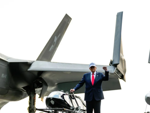 TRUMPOV PONOS U BIJEGU: Iranci potisnuli američke nosače aviona