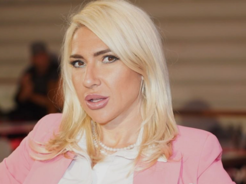 AKO SE NISTE DANAS NASMIJALI EVO VAM PRILIKE: Jovana Jeremić objavila sliku sa Nikolom Teslom 'na kafi'