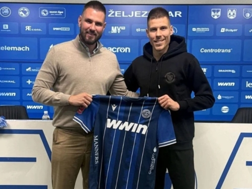 SRBIJANSKI PJEVAČ NA GRBAVICI: Jedna fotografija izazvala brojne nedoumice...