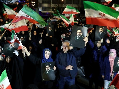 BURNO U IRANU: Veliki broj ljudi na ulicama...