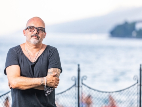 POZNATI PJEVAČ POTKAČIO TONYJA CETINSKOG: 'Ne ide mu prodaja karata, pa se sjetio žrtava'