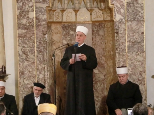 PORUKA REISA KAVAZOVIĆA U 27. NOĆI MJESECA RAMAZANA: 'Svađe i jalove rasprave uvijek su razlogom gubitka blagoslova!'