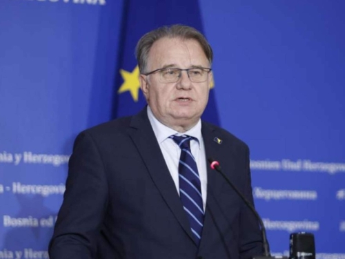 MEMIŠEVIĆ KRITIKOVAO FEDERALNOG PREMIJERA: 'On 10 godina nije iz svog džepa platio litru goriva!'