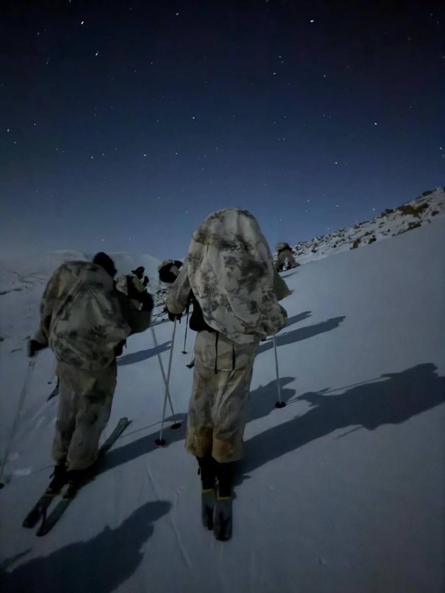 PRVI PUT IZVELI SLOŽENU OPERACIJU: Izrael poslao komandose u Liban, pogledajte kako kroz duboki snijeg prelaze planinu Dov (VIDEO)
