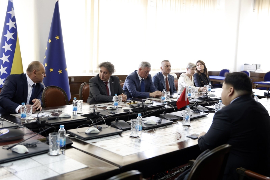 POČINJE SARADNJA SA SINOPHARMOM: Premijer Nikšić najavio milionske investicije iz Kine u KCUS (FOTO)