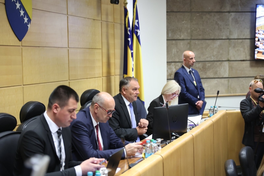 'SB' NA LICU MJESTA / DANAS PADA ODLUKA: U toku vanredna sjednica Doma naroda o Južnoj gasnoj interkonekciji (FOTO)