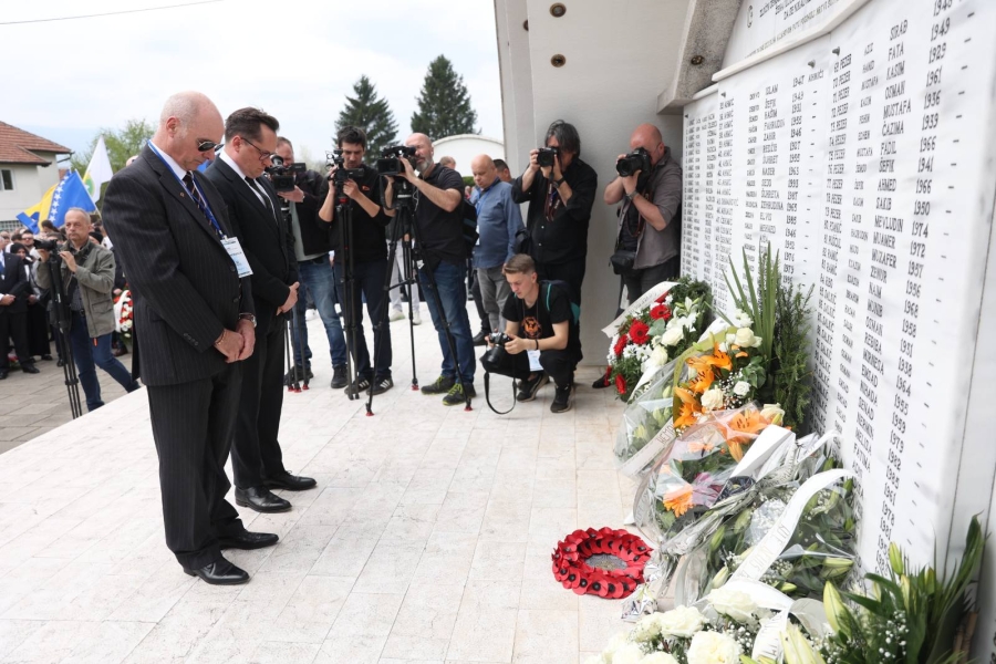 PAMTITI I OPOMINJATI: 'SB' na komemoraciji u Ahmićima, mjestu najstravičnijeg zločina HVO-a nad Bošnjacima (FOTO)