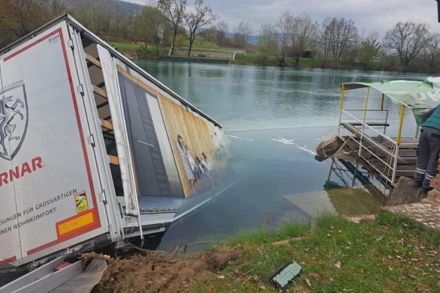 SLUŽBENO POTVRĐENO: Adis Kapić se utopio nakon slijetanja kamiona u Unu kod Bihaća