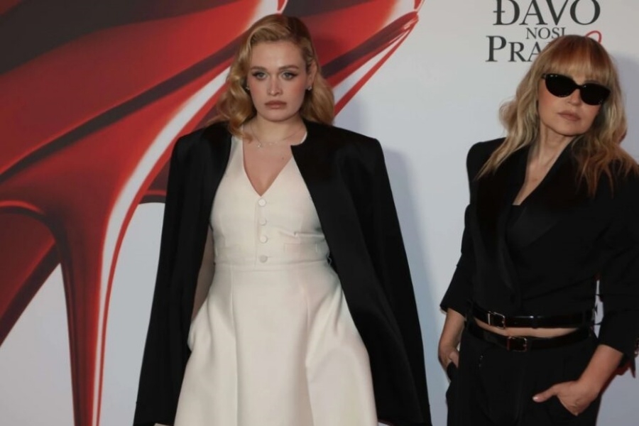 KO JE OVDJE MAJKA?: Anica Dobra zablistala na crvenom tepihu u Beogradu uz kćerku i zbunila sve (FOTO)