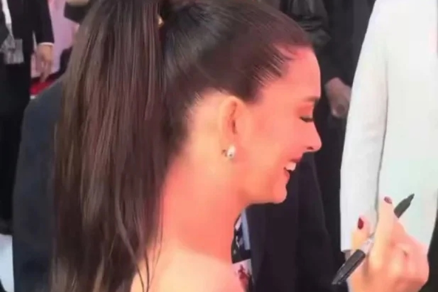 NAKON ŠTO JE IZGOVORILA RIJEČ 'INSHALLAH': Fan glumici Anne Hathaway poklonio islamsku svetu knjigu Kur'an