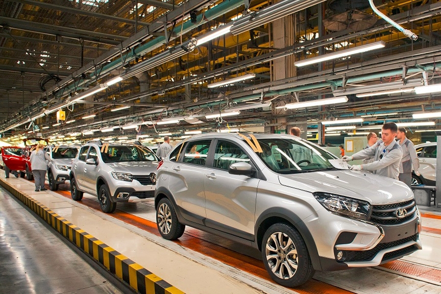 TEŽAK UDARAC PUTINOVOJ AUTOINDUSTRIJI: Sunovrat legendarnog ruskog modela automobila, zna se i 'krivac'...