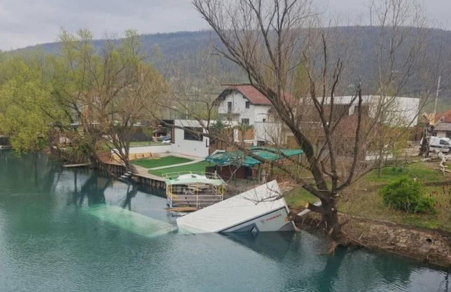 NOVI DETALJI NESREĆE: Prije pogibije, vozač kamiona polupao auta u Bosanskom Petrovcu