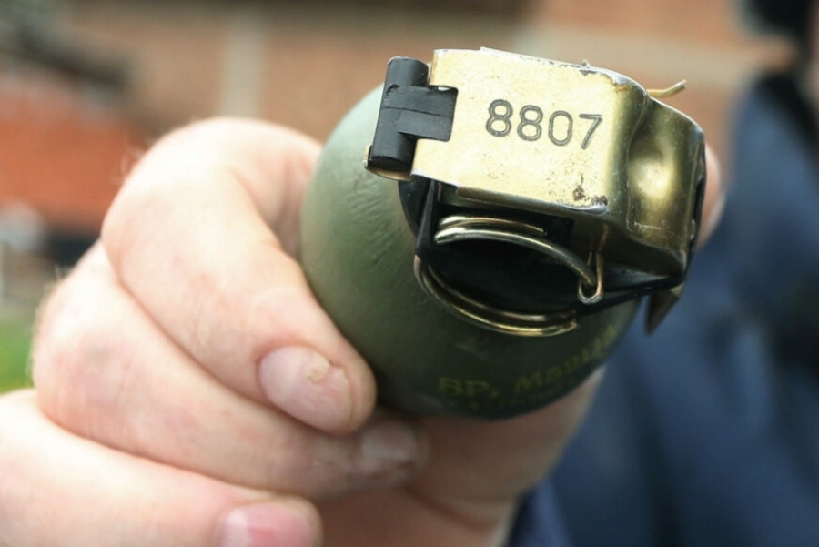 BURNO U MANJEM BH. ENTITETU: Izvukao osigurač iz bombe i prijetio da će ubiti sebe i članove porodice