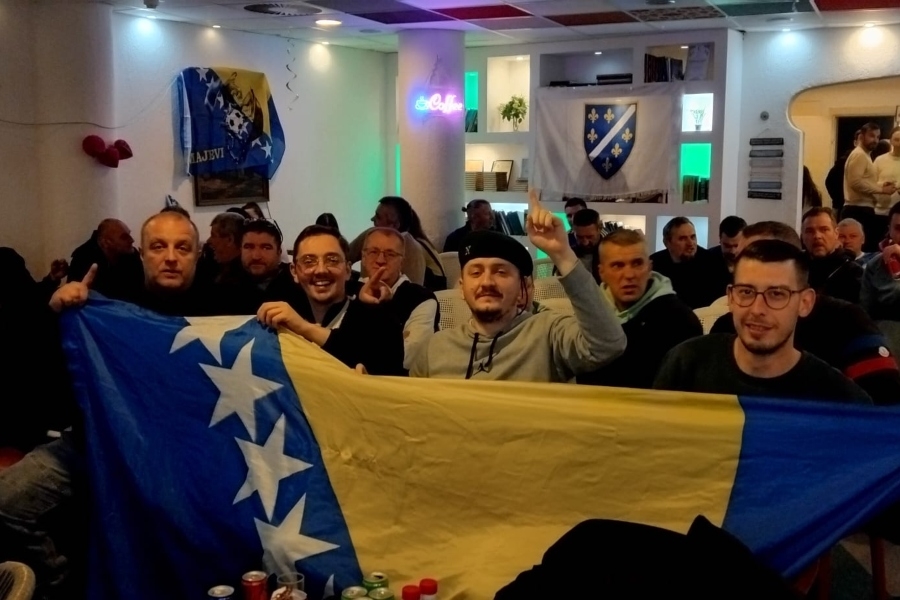 SLAVI SE I U ZAGREBU: Oko 200 Bošnjaka u glavnom gradu Hrvatske proslavilo pobjedu Zmajeva (FOTO + VIDEO)