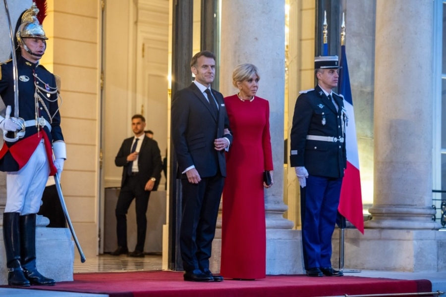 GLAMUROZNA PRVA DAMA: Brigitte Macron odrekla se mini suknje i iznenadila izgledom (FOTO)