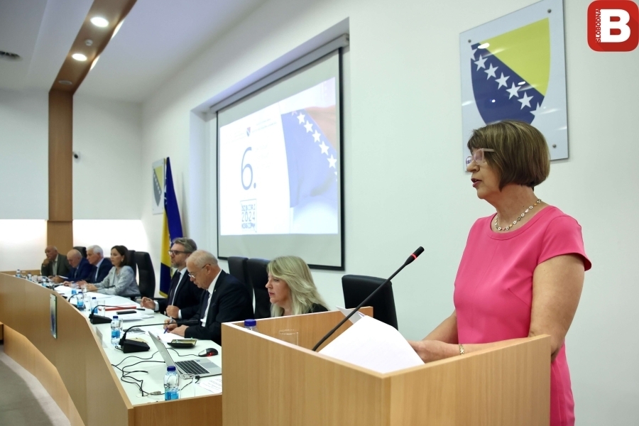 CIK BiH ODLUČNO ODGOVORIO: Tvrdnje o mitu i pritiscima za biometrijsku opremu su neistine