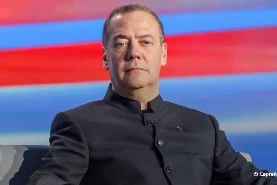 DMITRIJ MEDVEDEV O SITUACIJI NA BLISKOM ISTOKU: 'Blokadom žele deblokirati Hormuški moreuz. Šta je sljedeće - rat je mir?'